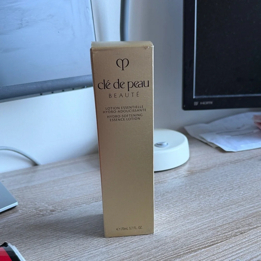 Clé de Peau Beauté Gold lotion essentiale - Picture 4 of 4